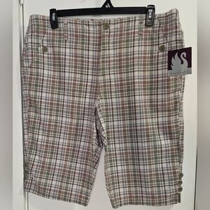 Gloria Vanderbilt "Stacey" Shorts, Lush Green Plaid, Size 18